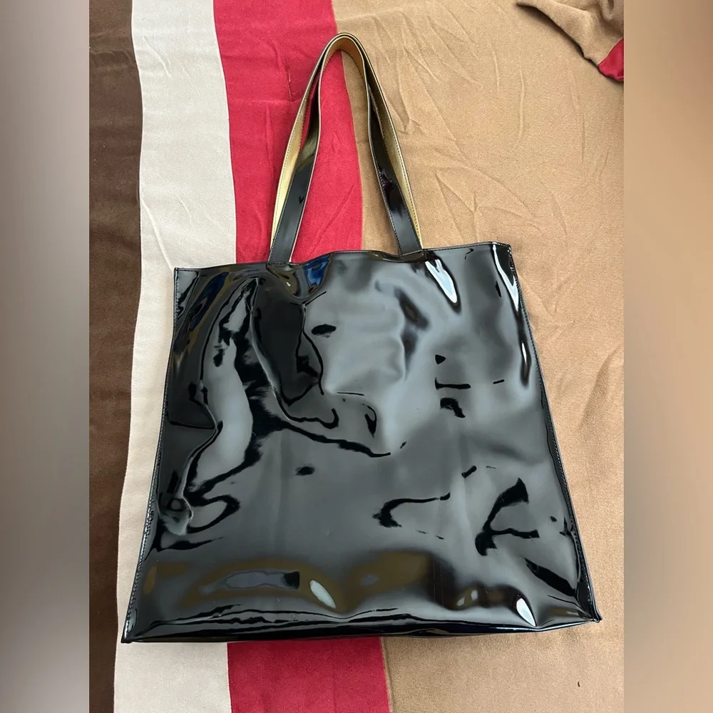 New Macys Large Black Patent Tote Bag - Picture 2 of 11